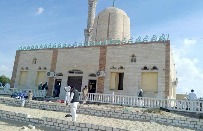 شيخ الأزهر والمفتى ووزير الأوقاف يؤدون صلاة الجمعة بمسجد الروضة فى شمال سيناء