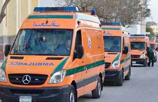 نقل ١٢ مصابا من تحت أنقاض عقار منشأة ناصر لمستشفى الشيخ زايد