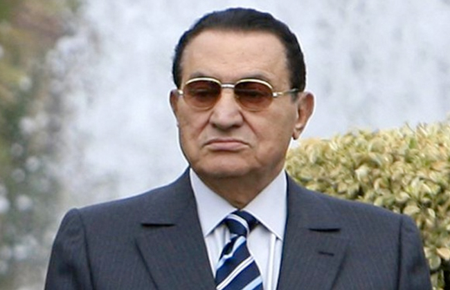 كبير الياوران نائبا عن الرئيس السيسي في عزاء حسني مبارك