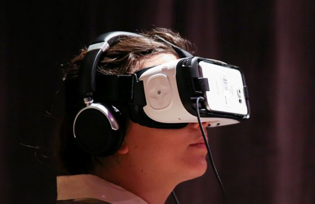 تزايد استخدام نظارة الواقع الافتراضي في التعليم والتدريب بألمانيا - بوابة  الأهرام