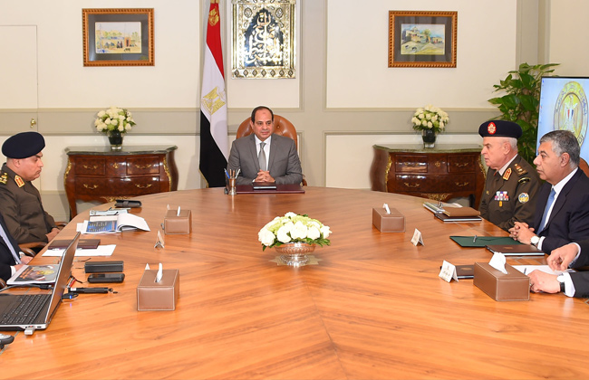 الرئيس السيسي يتلقي تقريرًا من وزيري الدفاع والداخلية حول الحالة الأمنية فى شمال سيناء