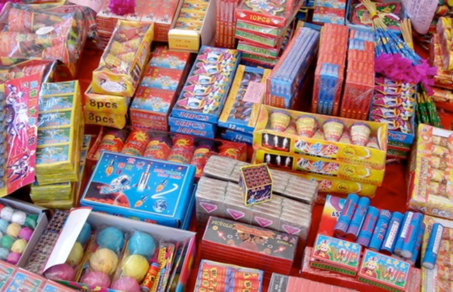 ضبط  قطعة ألعاب نارية قبل طرحها بالأسواق في سوهاج