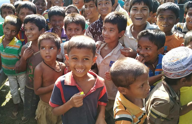 أطفال مسلمي بورما ضاحكون في وجه عالم يرفض وجودهم لكم الأوطان ولنا الحلم | فيديو