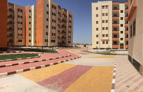 وزير الإسكان يتابع موقف المشروعات السكنية والخدمية بمدينة قنا الجديدة