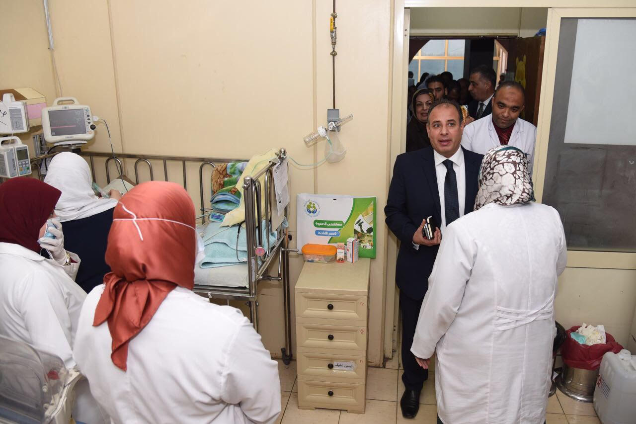 بالصور محافظ الإسكندرية يتفقد مستشفى اﻷنفوشي العام للأطفال ومستوصف صدر الجمرك