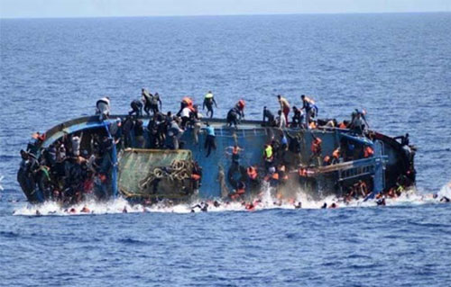 مخاوف من وفاة  مهاجرًا غرقًا قبالة الساحل الليبي