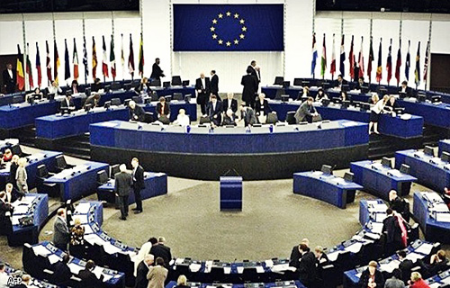 الاتحاد الأوروبي يوافق على مد فترة تجميد أموال مبارك ثلاثة أعوام