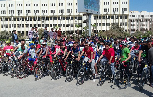 بالصورسباق دراجات بمشاركة  طالبًا بجامعة الفيوم احتفالاً بالعيد القومي للمحافظة