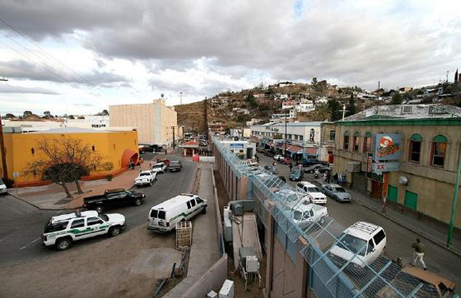 تمديد القيود الحدودية بين أمريكا والمكسيك حتى  أبريل