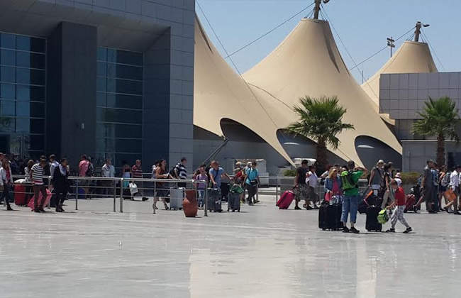 نائب الوفد إغلاق بوابات مطار الغردقة يهدد السياحة
