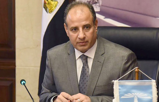 محافظ الإسكندرية يشدد على مسئولي شركة الكهرباء بسرعة الإستجابة للبلاغات خلال موسم الشتاء
