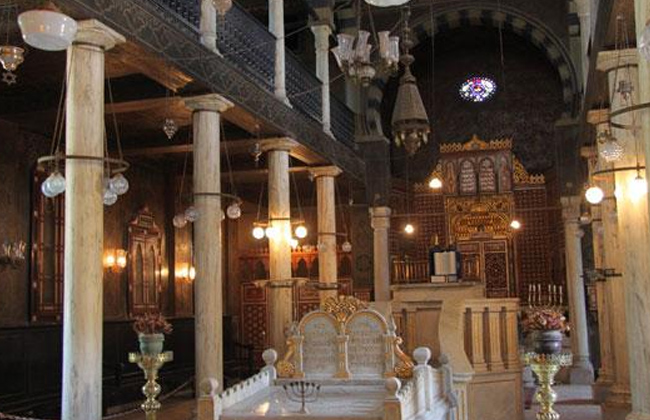 خبير أثري: معبد بن عزرا كنيسة تحولت إلى معبد يهودي يضم تحفة إسلامية بأسماء  الخلفاء الراشدين - بوابة الأهرام