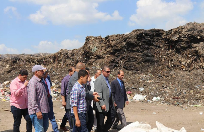  محافظ كفرالشيخ يتابع اعمال نقل مقلب القمامة بغرب المدينة