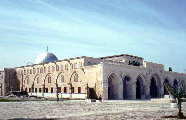 السلطة الفلسطينية تندد بدخول مئات اليهود إلى باحات المسجد الأقصى