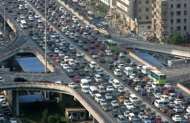  مرور القاهرة  تكثف من تواجدها أعلى كوبري أكتوبر لحين إنهاء الإصلاحات
