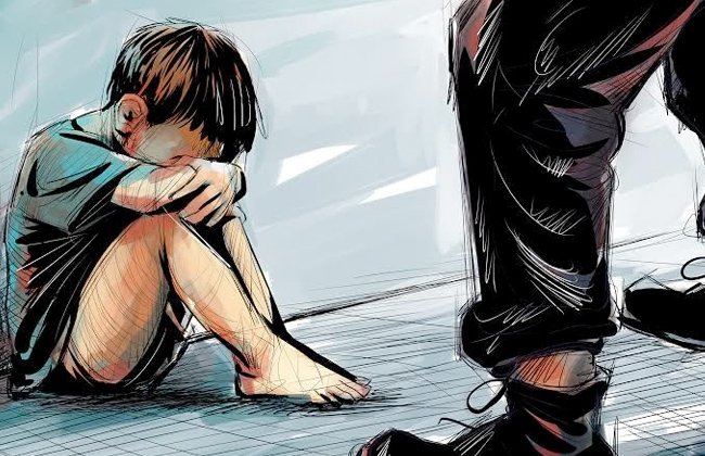 عرض طفلين على الطب الشرعي بعد اغتصابهما على يد مالك الحضانة بأكتوبر