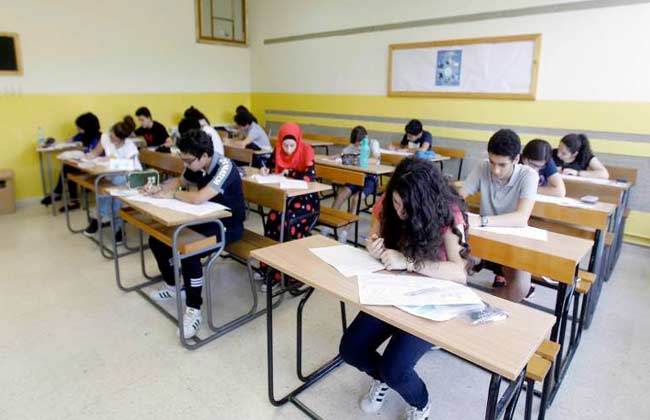 غياب  طالبا بالثانوية العامة عن امتحان اللغة الإنجليزية وحالة إغماء لطالب بإيتاى البارود