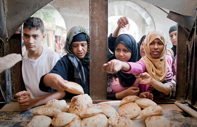 تقرير رسمي التموين تخفض نصيب المواطن من الخبز إلى  أرغفة وترفع فارق النقاط لـ قرشا للرغيف