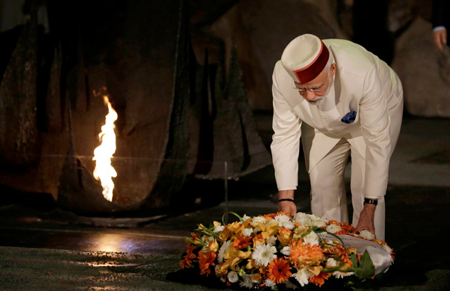بخور الهند في محرقة تل أبيب مودي يزور النصب التذكاري لـالهولوكوست | صور 