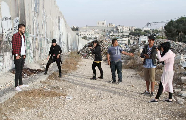  أقوى من الرصاص شباب فلسطيني بالضفة الغربية يلتقطون صورًا تعبيرًا عن المقاومة واستلهامًا للأمل | صور