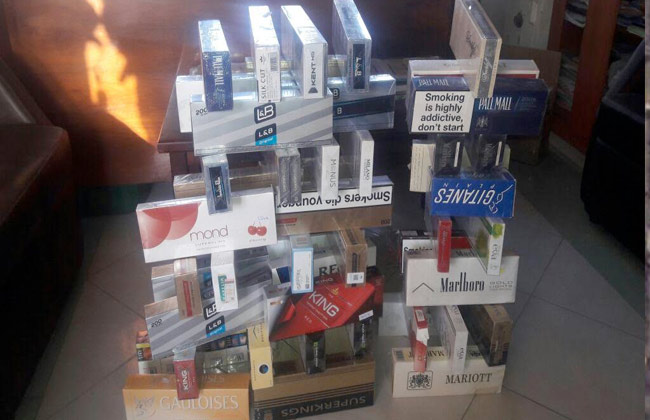 ضبط  علبة سجائر مهربة من الجمارك داخل محل شهير في طنطا