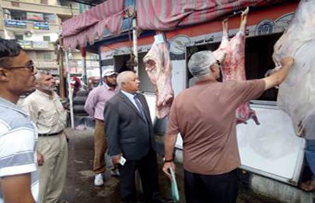 رئيس مدينة شربين يتفقد منافذ اللحوم ويُنبه على الانتهاء من تجهيزات المدارس