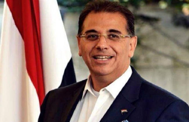 السفير المصري يحضر أول مران للأهلي في تونس ويدعو البعثة لحفل عشاء