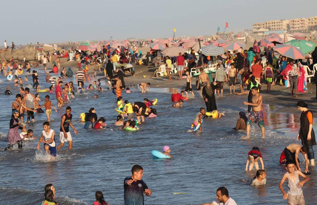 مليون زائر لمصيف بلطيم في ثالث أيام العيد وتوافد الآلاف على حدائق كفر الشيخ |فيديو