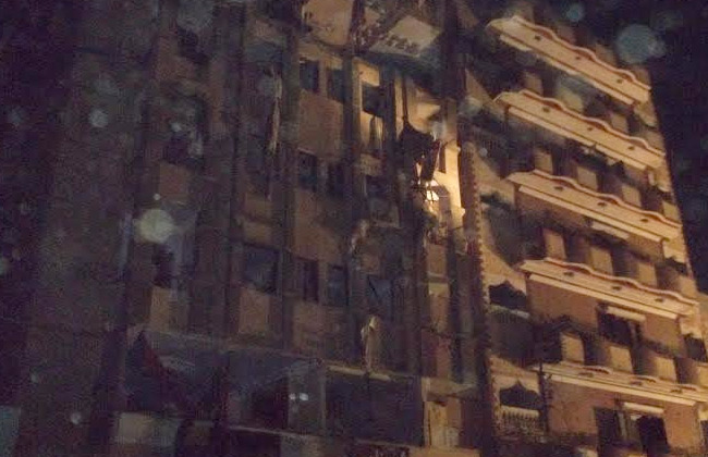 تنفيذ قرار اللجنة الهندسية وإزالة الحوائط الخطرة في البرج السكني المنفجر بالفيوم