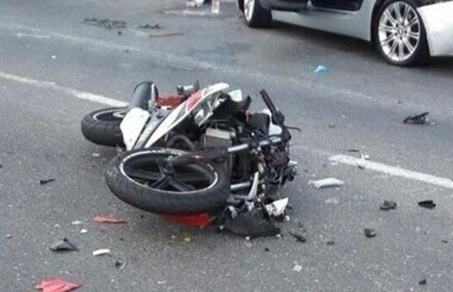   إصابة ٤ في حادث تصادم دراجة بخارية وسيارة بأسوان 