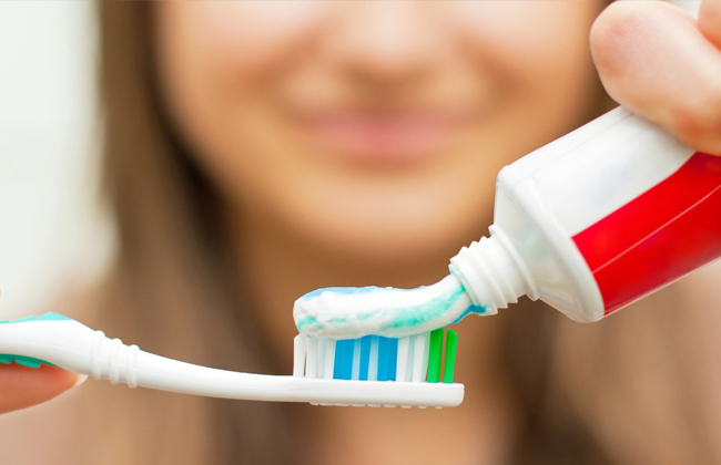 كيف تصنع معجون أسنان بنفسك وتقلل نفاياتك البلاستيكية؟