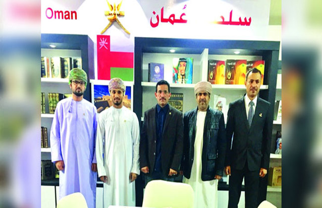 إقبال كبير على جناح سلطنة عمان في معرض القاهرة الدولي للكتاب 