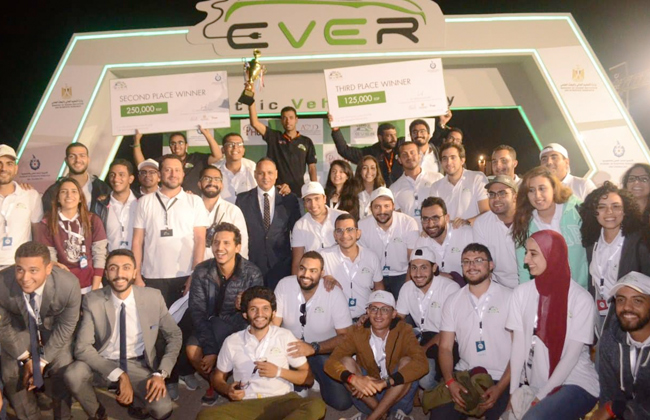 البحث العلمي عين شمس يفوز بالجائزة الكبرى لـرالي القاهرة الأول للسيارات الكهربائية |صور