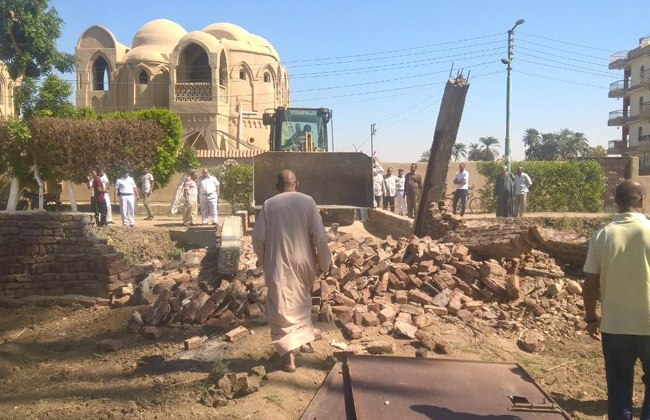 حملة مكبرة لإزالة التعديات على أراضي الري في مناطق البعيرات والأقالتة والضبعية بالأقصر| صور