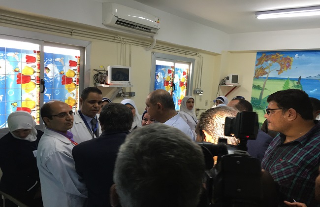محافظ الغربية خلال زيارته الميدانية بقطور
