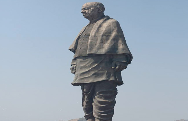 الهند ترفع الستار عن أطول تمثال في العالم في ذكرى بطل الاستقلال فالابهاي باتيل