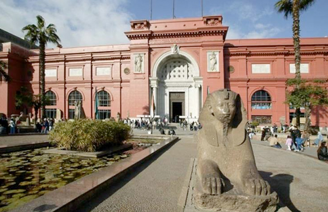 «السياحة والآثار تطلق جولة إرشادية لأولى القطع الأثرية المميزة بمتحف التحرير | فيديو