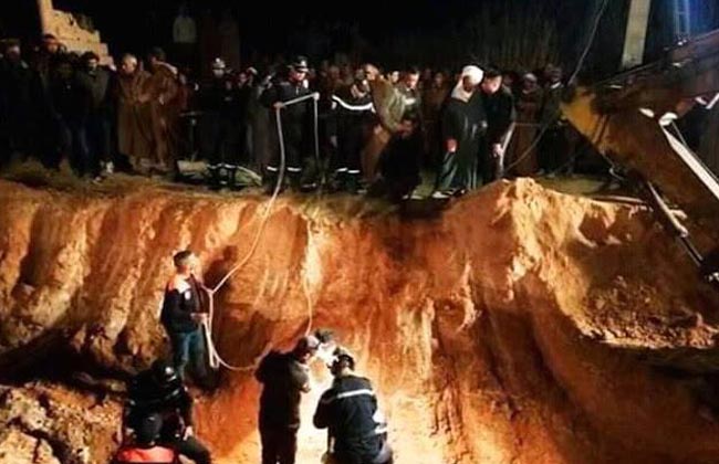 محاولات مكثفة لإنقاذ شاب جزائري سقط في بئر بعمق  متر | صور