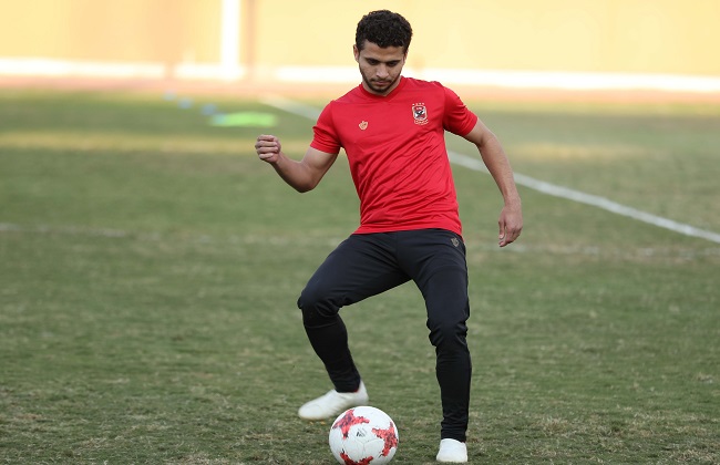 محمد محمود لاعب الأهلي يجري عملية الرباط الصليبي بنجاح