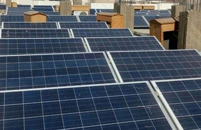 بدء التشغيل التجريبي لمحطة الطاقة الشمسية بديوان عام محافظة الوادي الجديد | صور 