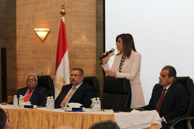 وزيرة الهجرة مع المصريين في جدة