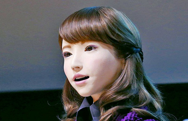 الروبوت إيريكا سيقدم نشرة الأخبار الرسمية في تليفزيون اليابان | فيديو 