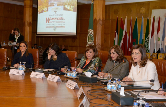 إيناس مكاوي خطة للنهوض بالمرأة العربية وإدماجها في المؤسسات المالية والخدمية                