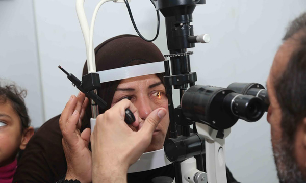 علاج أمراض العيون ومكافحة ضعف الإبصار