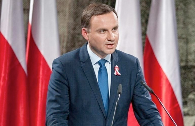 الرئيس البولندي يوقع القانون حول محرقة اليهود ويثير التوتر مع إسرائيل