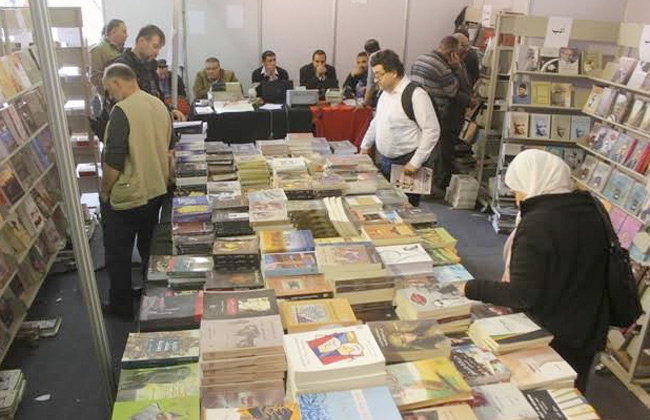  تعرف على الكتب الأكثر مبيعا في جناح صندوق التنمية بمعرض الكتاب | صور