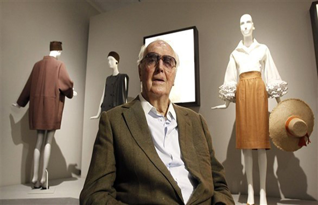 وفاة مصمم الأزياء الفرنسي الشهير جيفنشي عن  عاما
