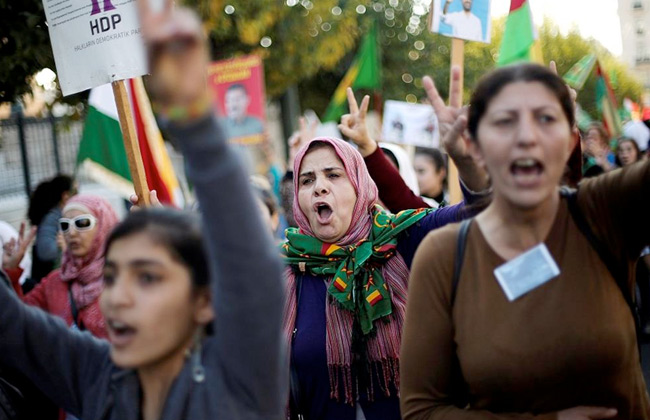 آلاف الأكراد يتظاهرون في هانوفر بألمانيا ضد تركيا