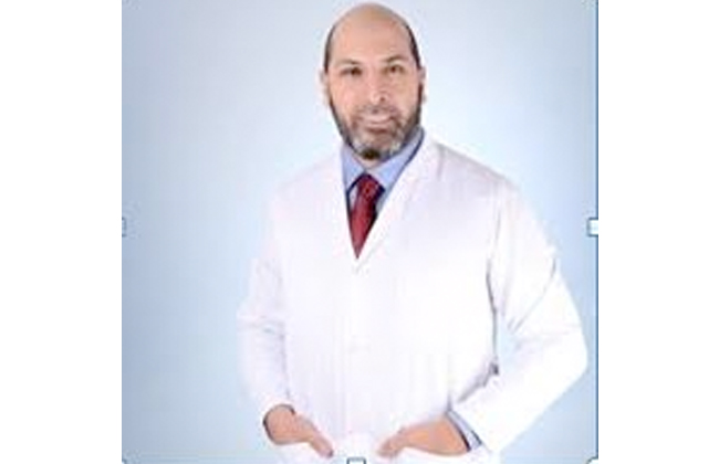 الدكتور محمد أبو العز استشارى الجهاز الهضمى والكبد 