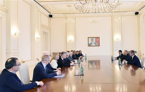 عمرو موسى والسنيورة يلتقيان الرئيس الأذربيجاني على هامش مؤتمر دولي في باكو